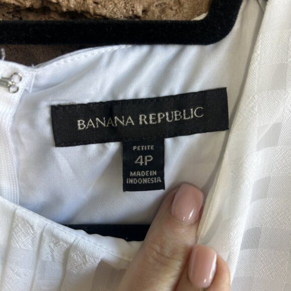 Banana Republic White Pleated Sleeveless Peplum Top Size 4 Petite - Picture 5 of 8